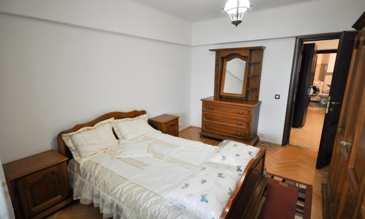Bulevardul Unirii Rond Alba Iulia Apartament decomandat 3 cam