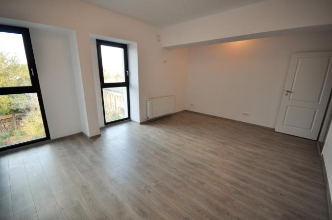 Bd Unirii Spatiu birouri / locuit 3 camere Decomandat Bloc Nou