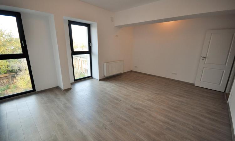 Bd Unirii Spatiu birouri / locuit 3 camere Decomandat Bloc Nou