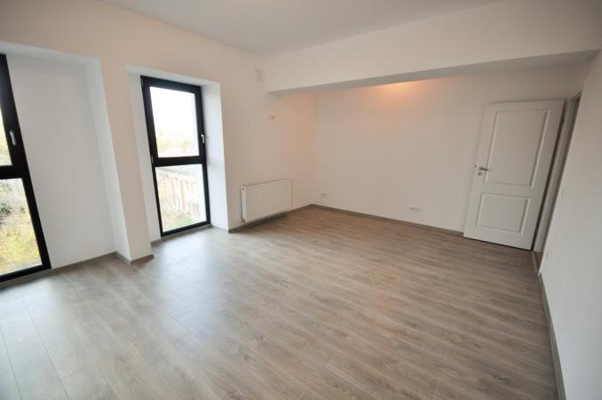 Bd Unirii Spatiu birouri / locuit 3 camere Decomandat Bloc Nou