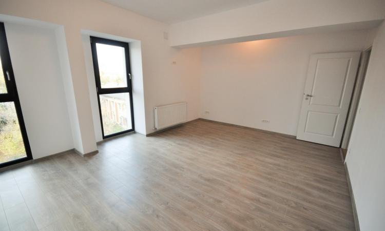 Bd Unirii Spatiu birouri / locuit 3 camere Decomandat Bloc Nou