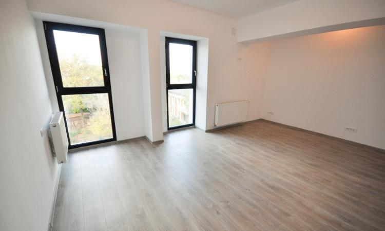 Bd Unirii Spatiu birouri / locuit 3 camere Decomandat Bloc Nou