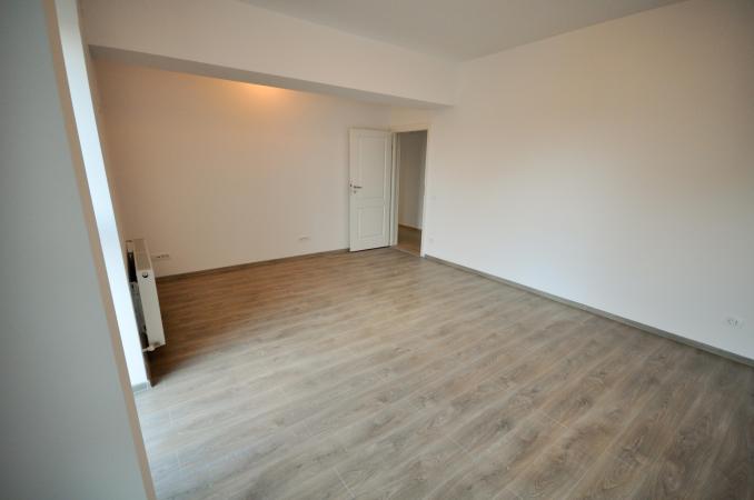 Bd Unirii Spatiu birouri / locuit 3 camere Decomandat Bloc Nou