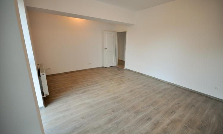 Bd Unirii Spatiu birouri / locuit 3 camere Decomandat Bloc Nou