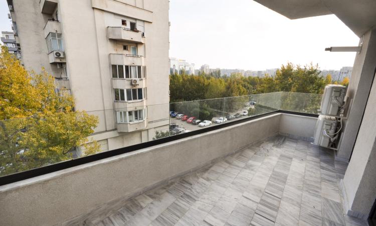 Bd Unirii Spatiu birouri / locuit 3 camere Decomandat Bloc Nou