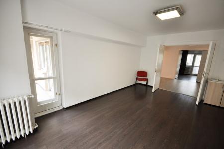 Piata Unirii Metrou Spatiu birouri decomandat 4 camere 93mp