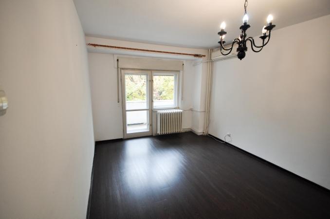 Piata Unirii Metrou Spatiu birouri decomandat 4 camere 93mp