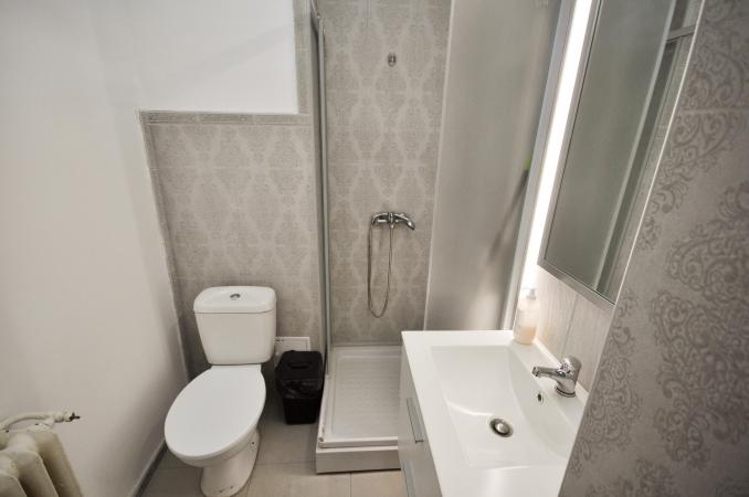 Piata Unirii Metrou Spatiu birouri decomandat 4 camere 93mp