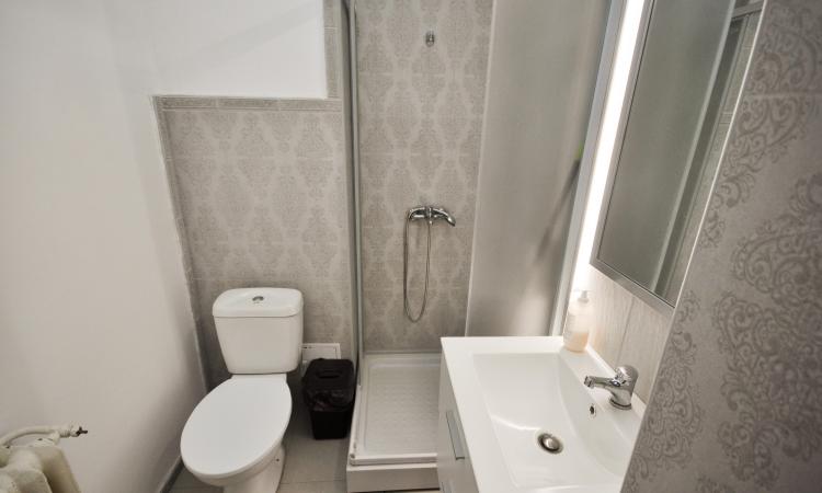 Piata Unirii Metrou Spatiu birouri decomandat 4 camere 93mp