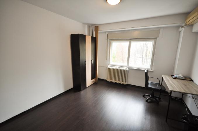 Piata Unirii Metrou Spatiu birouri decomandat 4 camere 93mp
