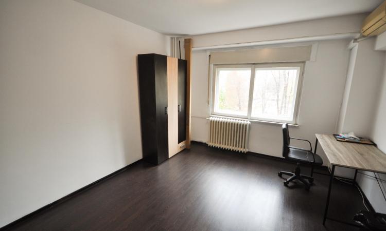 Piata Unirii Metrou Spatiu birouri decomandat 4 camere 93mp