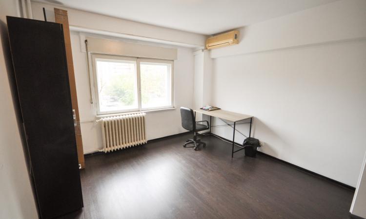 Piata Unirii Metrou Spatiu birouri decomandat 4 camere 93mp