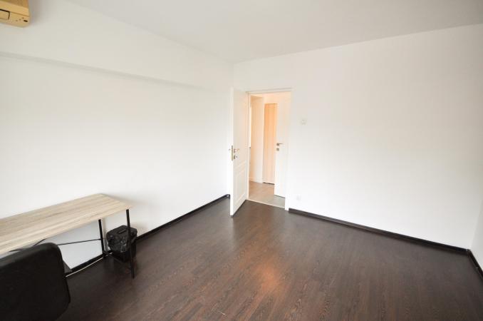 Piata Unirii Metrou Spatiu birouri decomandat 4 camere 93mp