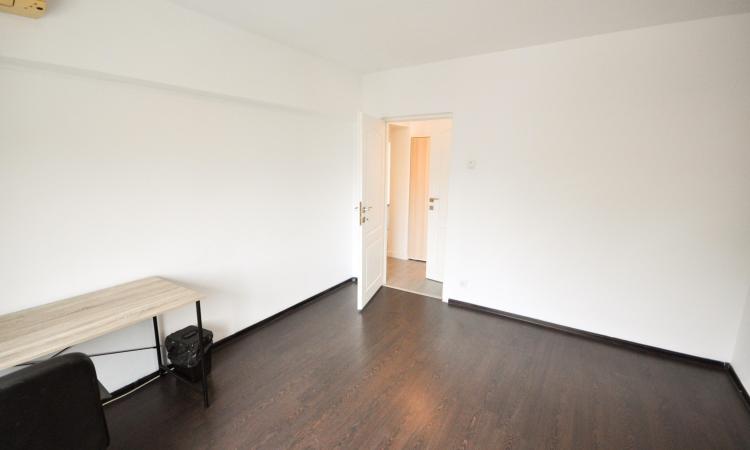 Piata Unirii Metrou Spatiu birouri decomandat 4 camere 93mp
