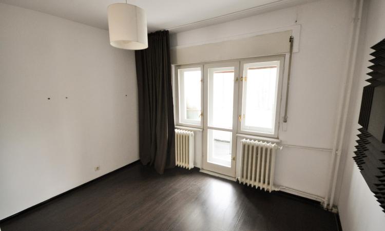 Piata Unirii Metrou Spatiu birouri decomandat 4 camere 93mp