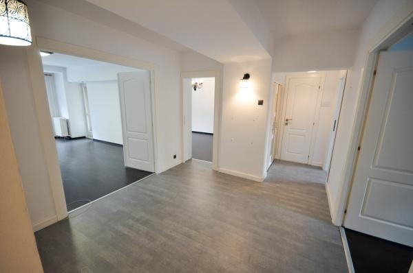 Piata Unirii Metrou Spatiu birouri decomandat 4 camere 93mp