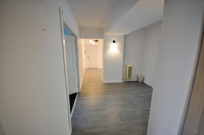 Piata Unirii Metrou Spatiu birouri decomandat 4 camere 93mp