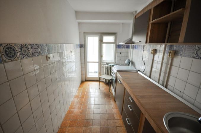 Piata Unirii Metrou Spatiu birouri decomandat 4 camere 93mp