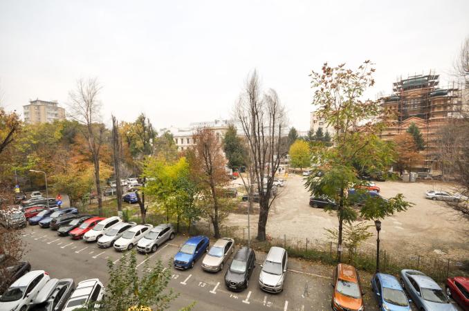 Piata Unirii Metrou Spatiu birouri decomandat 4 camere 93mp