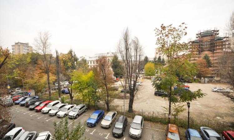 Piata Unirii Metrou Spatiu birouri decomandat 4 camere 93mp