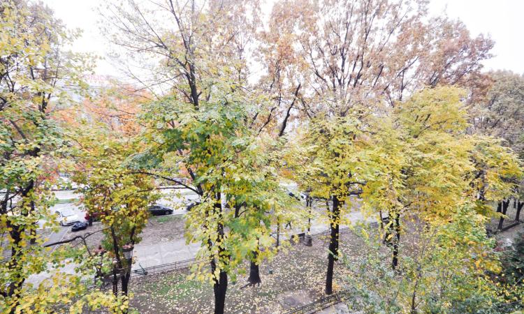Piata Unirii Metrou Spatiu birouri decomandat 4 camere 93mp