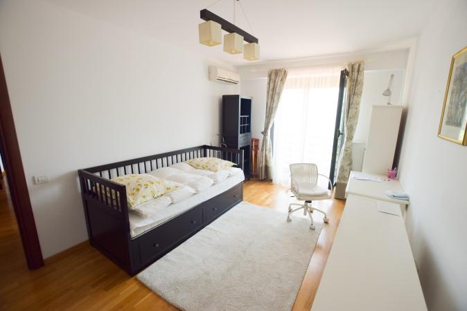 Decebal Apartament 3 camere Bloc Nou Centrala Parcare