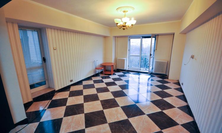 Piata Unirii metrou Spatiu birouri Decomandat 4 camere 100mp