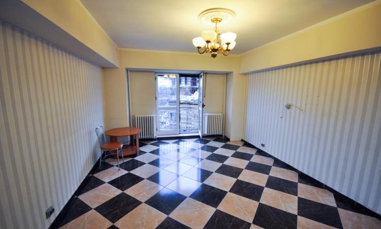 Piata Unirii metrou Spatiu birouri Decomandat 4 camere 100mp