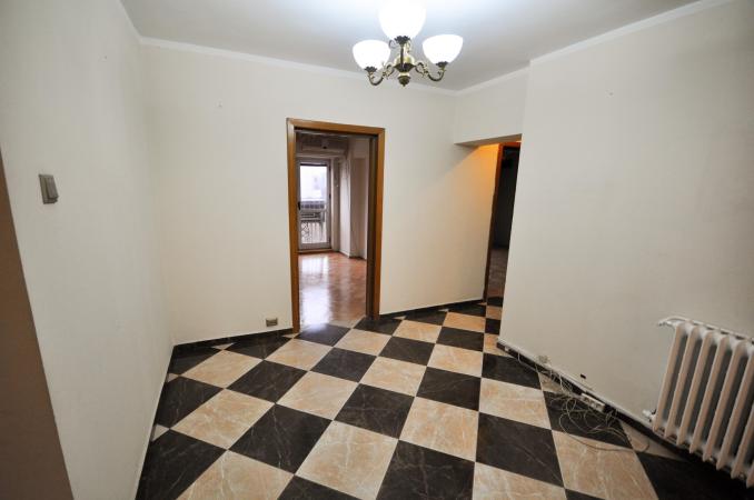 Piata Unirii metrou Spatiu birouri Decomandat 4 camere 100mp