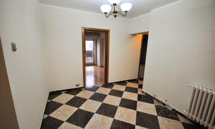 Piata Unirii metrou Spatiu birouri Decomandat 4 camere 100mp