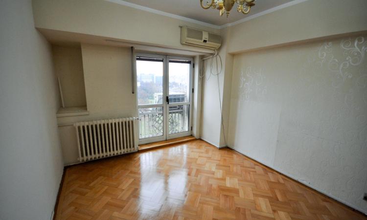 Piata Unirii metrou Spatiu birouri Decomandat 4 camere 100mp