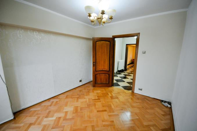 Piata Unirii metrou Spatiu birouri Decomandat 4 camere 100mp