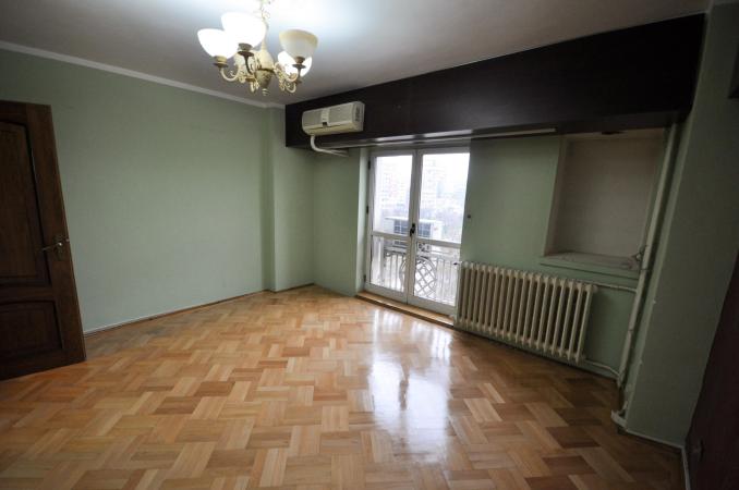 Piata Unirii metrou Spatiu birouri Decomandat 4 camere 100mp