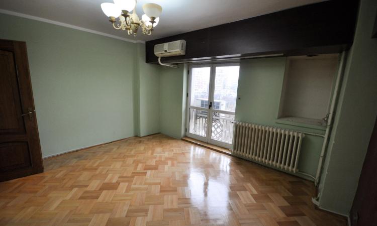 Piata Unirii metrou Spatiu birouri Decomandat 4 camere 100mp