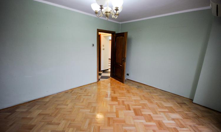 Piata Unirii metrou Spatiu birouri Decomandat 4 camere 100mp