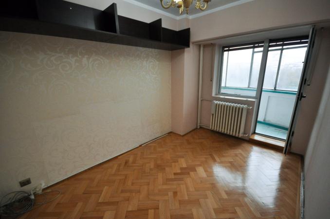 Piata Unirii metrou Spatiu birouri Decomandat 4 camere 100mp