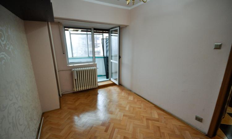 Piata Unirii metrou Spatiu birouri Decomandat 4 camere 100mp
