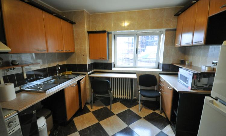 Piata Unirii metrou Spatiu birouri Decomandat 4 camere 100mp