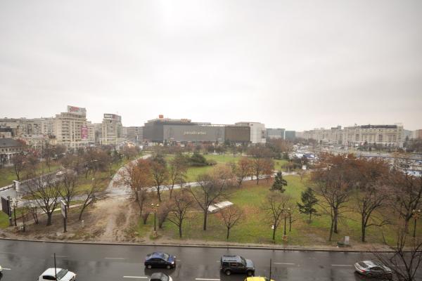 Piata Unirii metrou Spatiu birouri Decomandat 4 camere 100mp