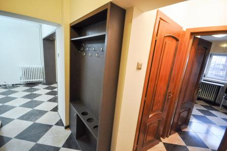 Piata Unirii metrou Spatiu birouri Decomandat 4 camere 100mp