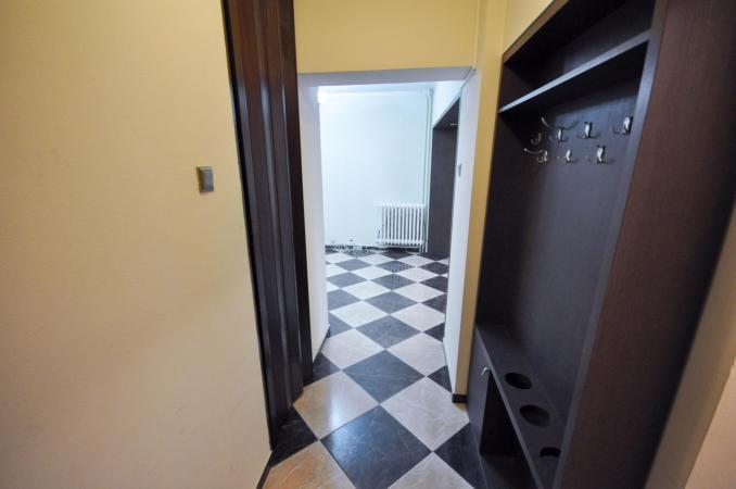 Piata Unirii metrou Spatiu birouri Decomandat 4 camere 100mp