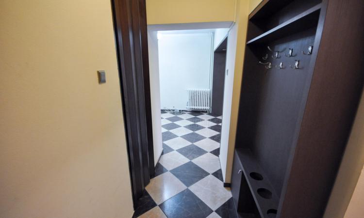 Piata Unirii metrou Spatiu birouri Decomandat 4 camere 100mp
