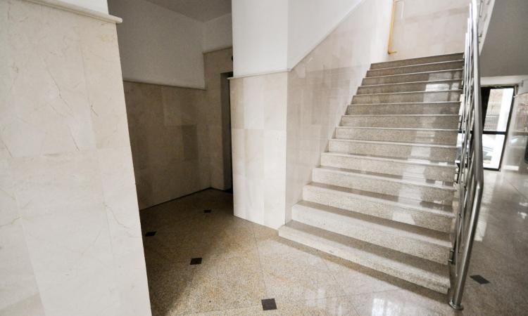 Piata Unirii metrou Spatiu birouri Decomandat 4 camere 100mp