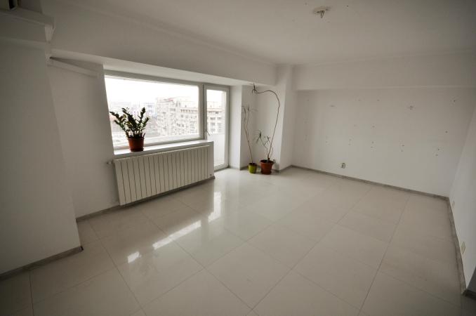 Decebal Muncii Calarasilor Spatiu birouri 3 camere 118mp