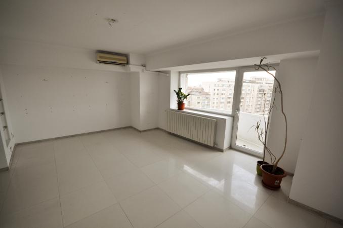 Decebal Muncii Calarasilor Spatiu birouri 3 camere 118mp