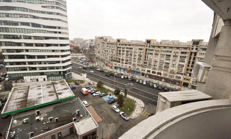Decebal Muncii Calarasilor Spatiu birouri 3 camere 118mp