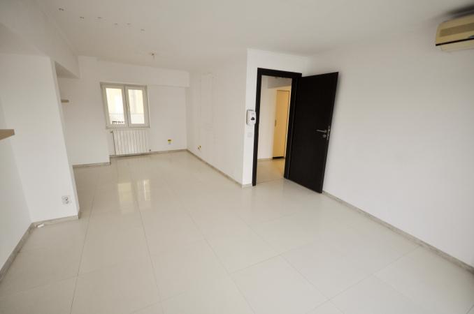 Decebal Muncii Calarasilor Spatiu birouri 3 camere 118mp