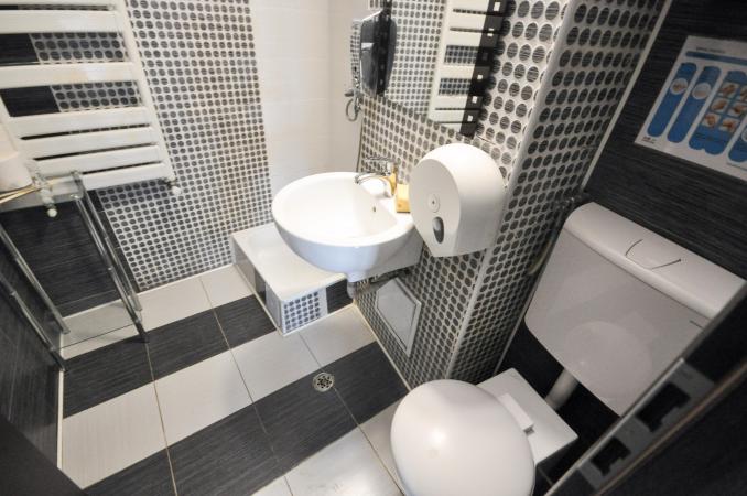 Decebal Muncii Calarasilor Spatiu birouri 3 camere 118mp