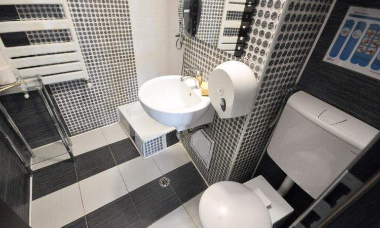 Decebal Muncii Calarasilor Spatiu birouri 3 camere 118mp