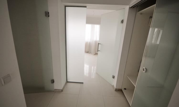 Decebal Muncii Calarasilor Spatiu birouri 3 camere 118mp